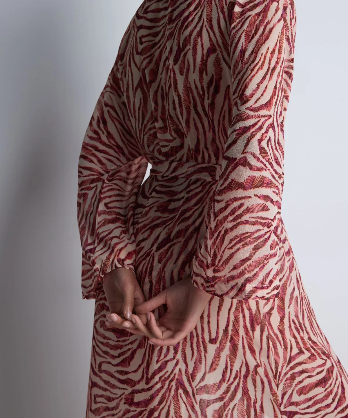 Beach Walk Kimono Pink Tiger - Image 5